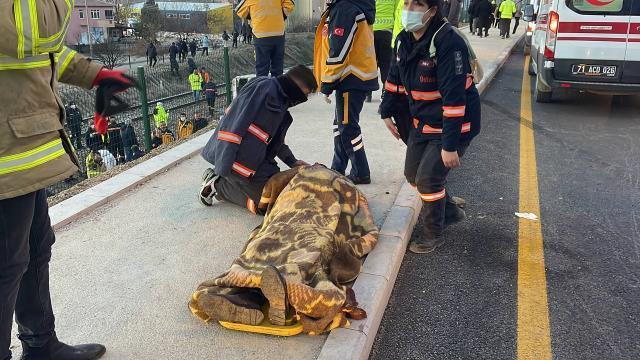 Son Dakika! Kırıkkale'de işçileri taşıyan minibüs şarampole yuvarlandı: 15 yaralı var