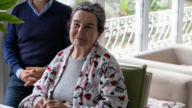 Fatma Girik'in ölümüyle yıkılan Cüneyt Arkın, canlı yayında hüngür hüngür ağladı