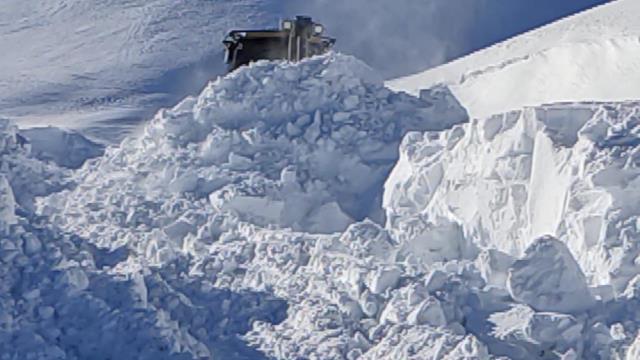Şırnak'ta kar kalınlığının ulaştığı seviyeyi görenler, inanmakta güçlük çekti