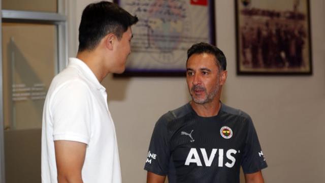 Taraftarın izleyemeye doyamamıştı! Vitor Pereira, Kim Min-Jae'yi yanında götürüyor