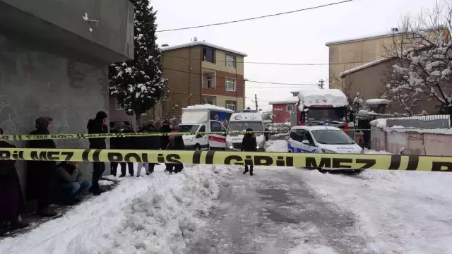 Sultanbeyli'de şizofren şahıs annesini bıçakla öldürdü