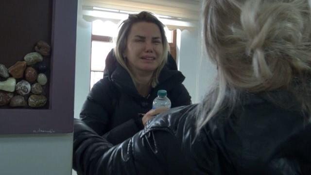 Ece Erken taziye sırasında gözyaşlarına boğuldu: Keşke ben ölseydim