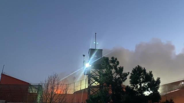 Son Dakika: Ümraniye T tipi cezaevinde yangın! Olay yerine çok sayıda itfaiye ekibi sevk edildi