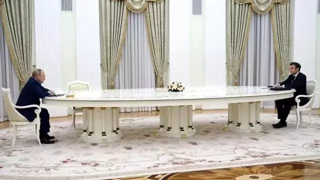 Rusya-Ukrayna diplomasisi yapan Macron 'Putin gerilimi artırmama sözü verdi' dedi, Moskova yalanladı