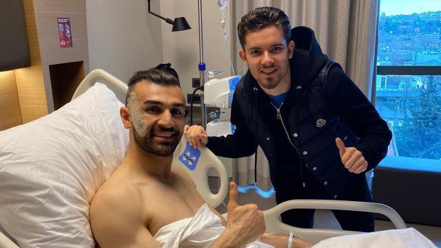 Elmacık kemiğine darbe alan Fenerbahçe'nin forveti Serdar Dursun ameliyat oldu