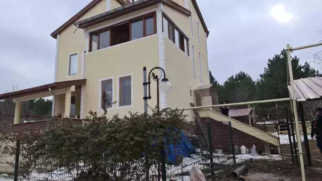 Hakkında soruşturma açılan sağlık çalışanı, kafası çöp poşetine geçirilmiş halde ölü bulundu