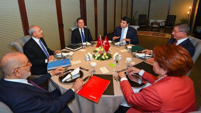 Son dakika! Bahçeli, 6 liderin tarihi zirvesine elindeki karikatür üzerinden sert çıktı: Zillet ittifakı bölücülük ittifakıdır