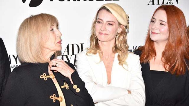 Tuba Ünsal başrolü oynadığı Adı Aylin oyununun galasında gözyaşlarına hakim olamadı