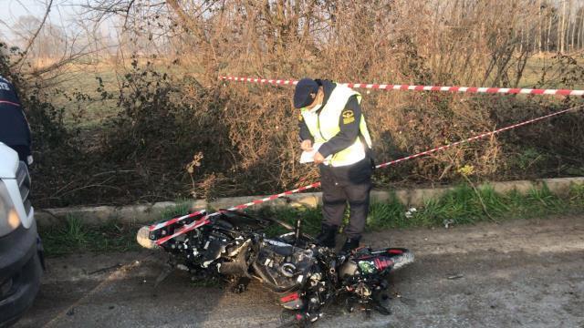 Yola dökülen çamura takılan 20 yaşındaki motosiklet sürücüsü hayatını kaybetti