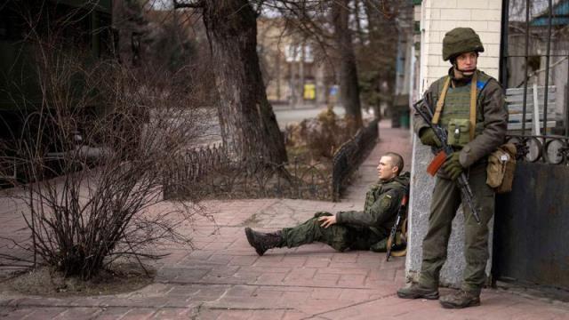 Ukrayna hükümetinden 'tabelaları kaldırın' talimatı! Rus askerler gece karanlığında şaşkına döndü