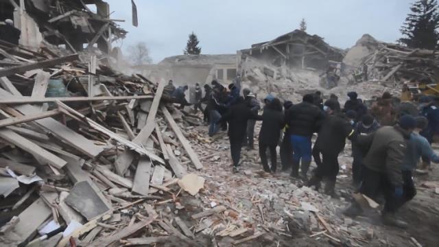 Savaşta 8. gün! Ukrayna, Kiev'e yürüyen Rus ordusunu engellemek için köprüleri patlatıyor