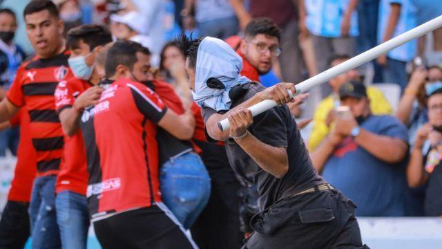 Futbol tarihinin en kara günü! Sahanın ortasında katliam: 17 kişi öldü, onlarca yaralı var