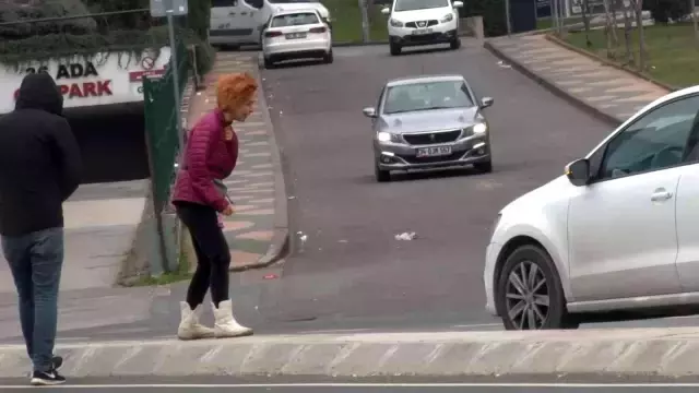 Kediye çarpan kadın sürücü vicdan azabıyla perişan oldu!