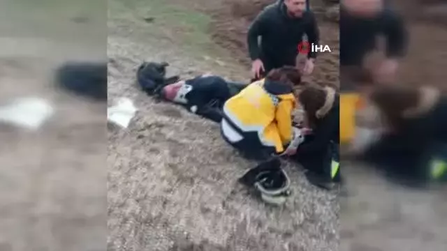 Servis otobüsü ile otomobil kafa kafaya çarpıştı! İtfaiye aracı can pazarının ortasında takla attı