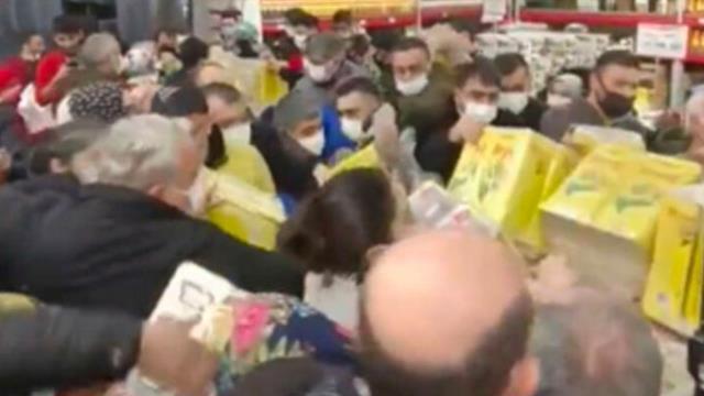 Marketlerden ayçiçek yağında yeni oyun! Rafta farklı, kasada farklı fiyat