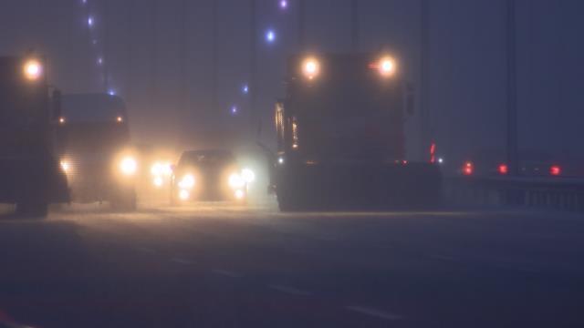 Kar yağışı İstanbul'da etkisini artırdı, sürücüler ilerlemekte güçlük çekti