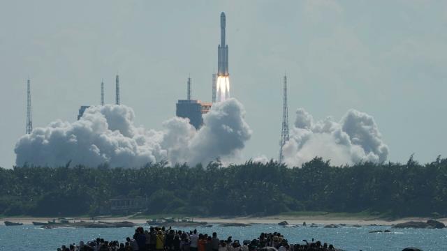 Rus ordusu Nükleer başlık taşıyabilen hipersonik füzenin yeni görüntülerini paylaştı