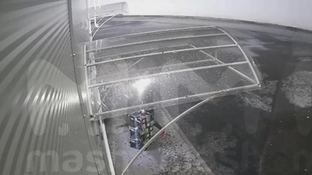 Hırsızlar Rusya'nın en büyük perakende deposuna dadandı! Şirketi yarım milyon TL'lik zarara uğrattılar