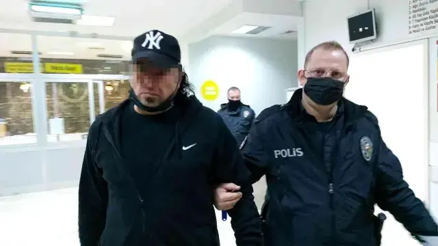 4 çocuğunun annesini önce bıçakla sonra makasla yaralayarak hastanelik etti