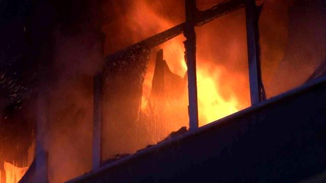 Maltepe'de 3 kişinin yaşadığı ev yandı, vatandaşlar sosyal medyada canlı yayın yaptı