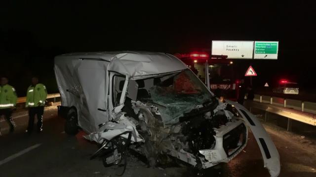 Çekmeköy'de zincirleme trafik kazası: 3 araç birbirine girdi, 3 kişi yaralandı