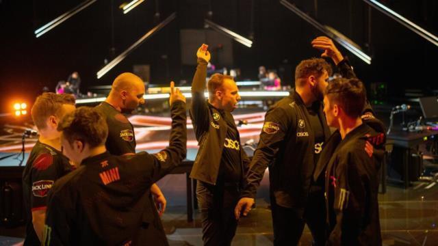 Ukrayna'daki savaşa destek veren profesyonel oyuncu takımdan uzaklaştırıldı