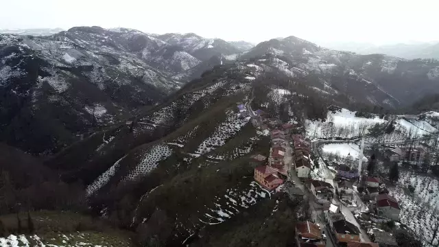 Aynı cadde üzerinde oruçlarını 1 dakika arayla açıyorlar