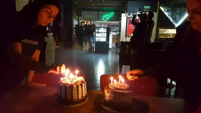 'Bıçaklı kavga var' diye çağrılan polislere pasta sürprizi