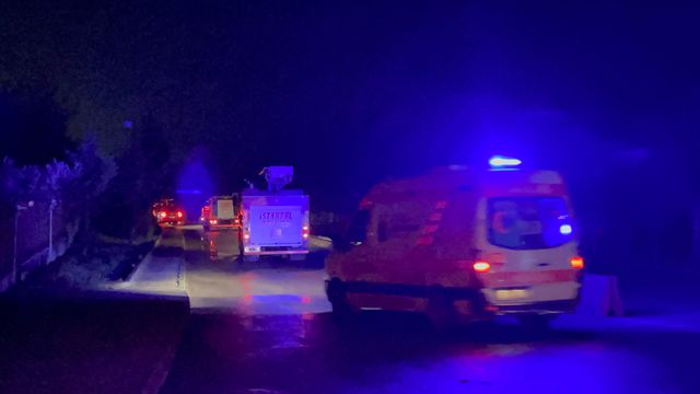 Tuzla Piyade Okulu'nda yangın paniği! Mühimmat deposundaki patlamalar sonrası alevler etrafı sardı
