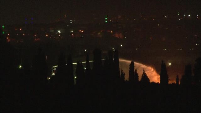 Tuzla Piyade Okulu'nda yangın paniği! Mühimmat deposundaki patlamalar sonrası alevler etrafı sardı