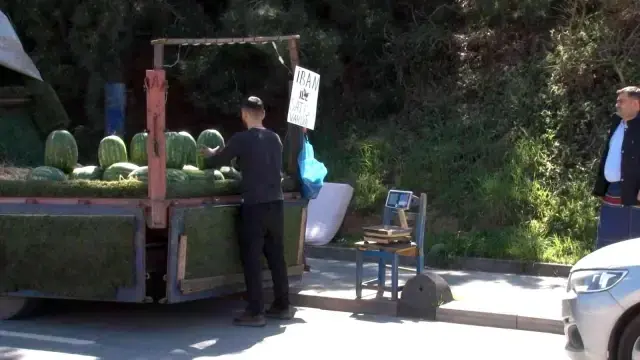 Teknoloji hayatın her alanında! Seyyar satıcılardan İBAN'lı karpuz satışı