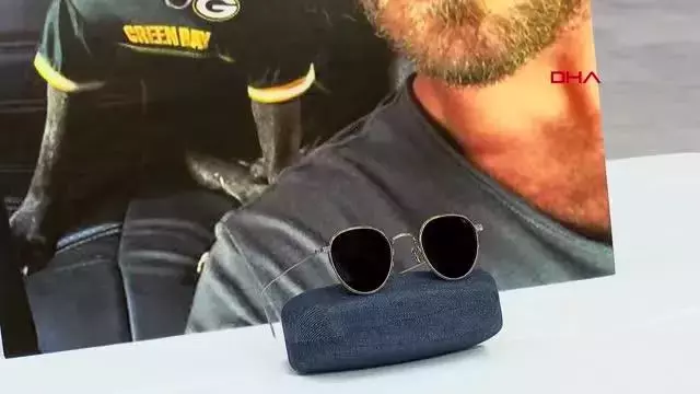 Kıvanç Tatlıtuğ'un gözlüğü 25 bin liraya satıldı, geliri sokak hayvanlarına bağışlandı