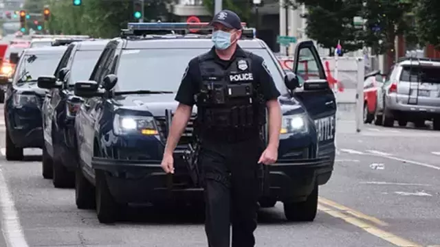 ABD'de alışveriş merkezine silahlı saldırı: 12 kişi yaralandı