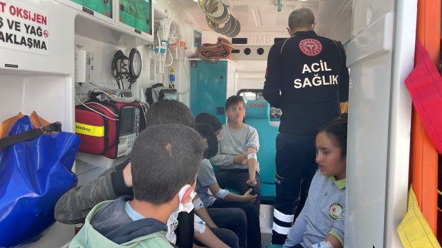 Sırasını temizlemek için çamaşır suyu ile tuz ruhunu karıştıran öğrenci, 10 kişiyi hastanelik etti