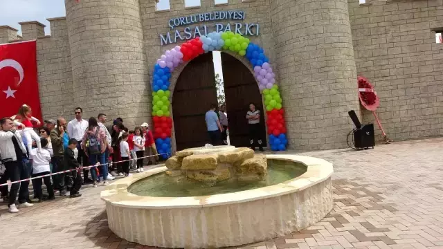 Çorlu belediyesinin 20 milyon lira harcadığı Masal Park açıldığı gibi kapandı