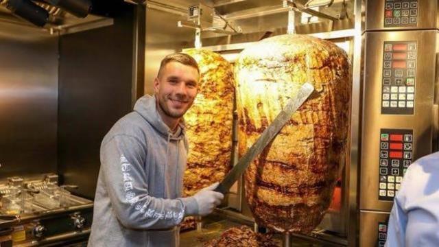 Podolski Almanya'yı karıştırdı! Dönere yaptığı okkalı zam tepki çekti