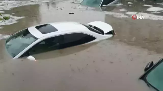 Adıyaman'da sel felaketi! Onlarca araç sular altında kaldı