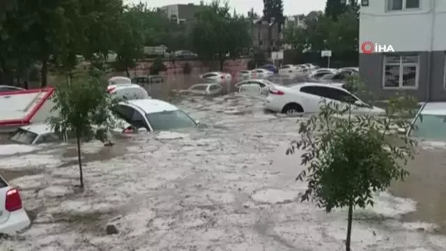 Adıyaman'da sel felaketi! Onlarca araç sular altında kaldı