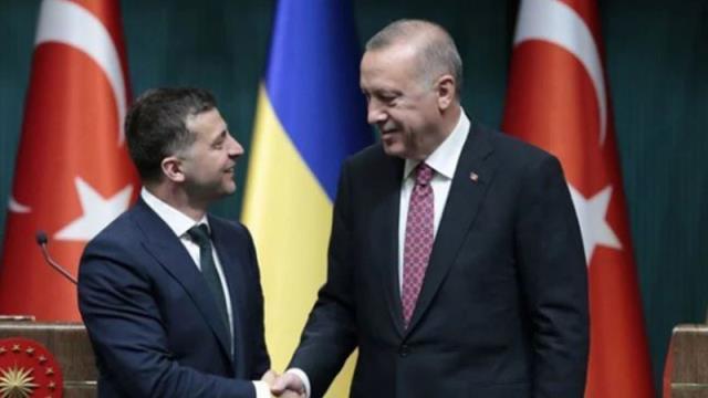 Ukrayna Devlet Başkanı Zelenski'den Arnavutluk'a 'Rus turistlere kısıtlama getir' çağrısı