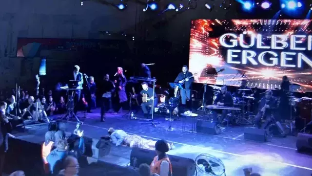 Sahnede fenalaşan Gülben Ergen'den ilk açıklama. Meslek hayatımda ilk kez yaşadım