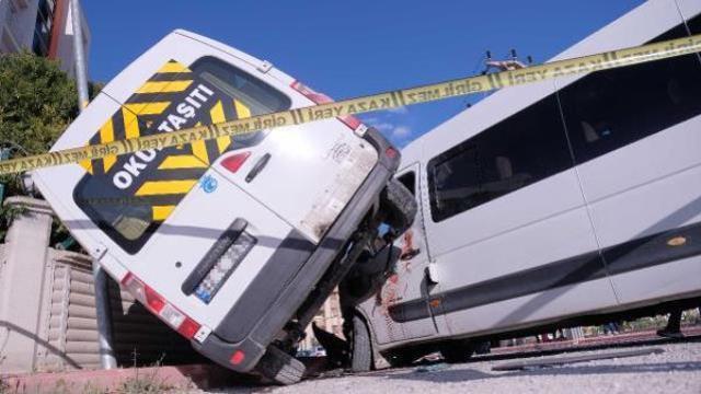 Konya'da iki okul servisi birbiri ile çarpıştı! 9'u öğrenci 14 kişi yaraladı