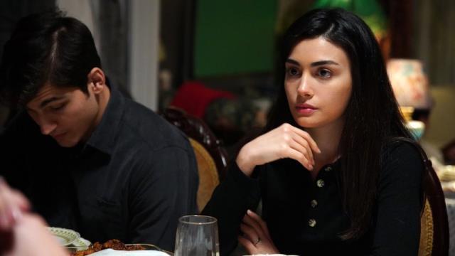 Baba dizisinin başrolü Özge Yağız, rol arkadaşı Tolga Sarıtaş'la ilgili konuştu: Beni sinir etse de onu çok seviyorum