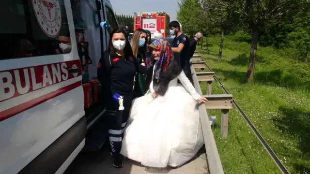 Gelin ile damat, fotoğraf çektirmek için çıktıkları yolda kabusu yaşadı: 4 yaralı