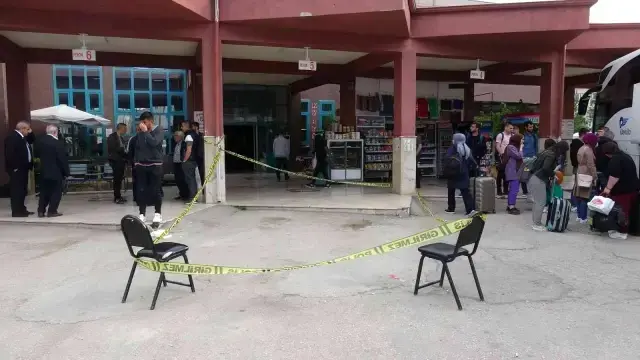 Eşine ve öz kardeşine kurşun yağdırdı