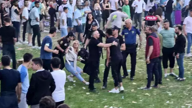 Gençlik festivalinde yumruk ve tekmeler havada uçuştu