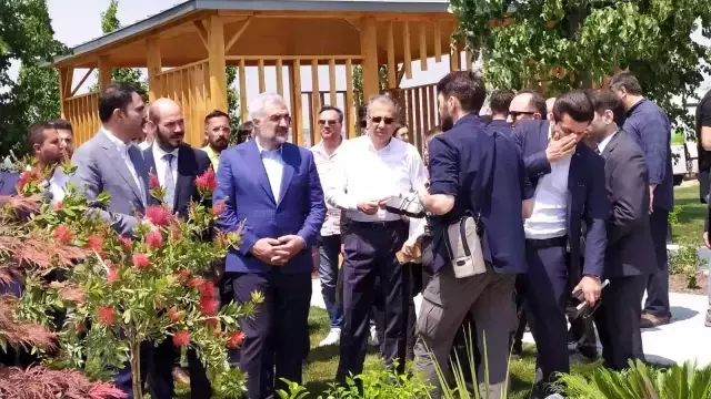 Çevre ve Şehircilik Bakanı Murat Kurum, 350 yıllık zeytin ağacı altında Atatürk Havalimanı projesini anlattı