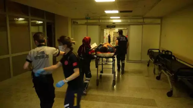 İki grup arasında çıkan kavgada olaya müdahale eden polisler yaralandı