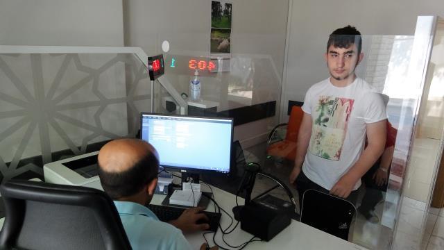 Kimliğinin fotoğrafıyla sınava girmek istedi, başarılı olamayınca soluğu nüfus müdürlüğünde aldı