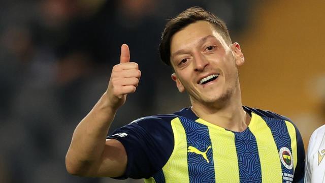Mesut Özil, Fenerbahçe'ye rest çekti! Sözleşmesindeki maddeyi yürürlüğe sokuyor