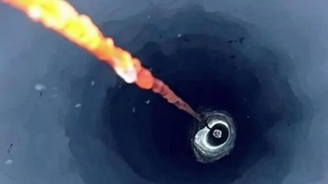 Araştırma yapan bilim insanının ayağı kayınca açılan çukurdan, dünyanın gizli bölmesi ortaya çıktı